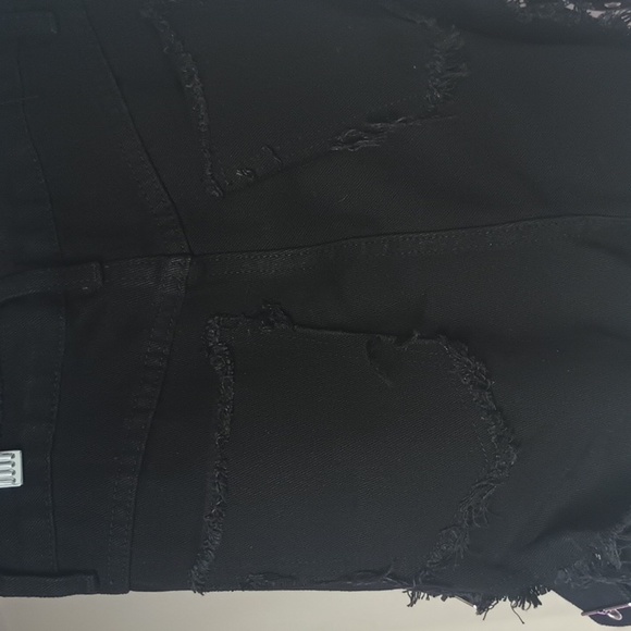 Distressed shorts - Picture 6 of 8